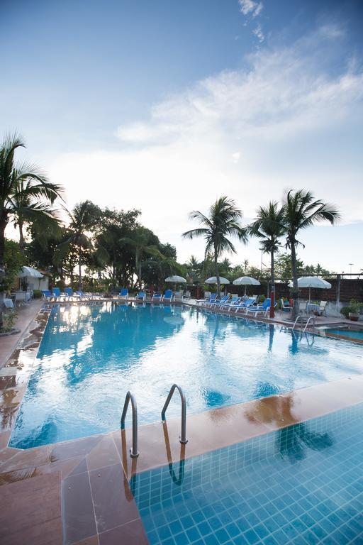 Twin Palms Resort Pattaya, Sha Extra Plus Certified Exterior photo