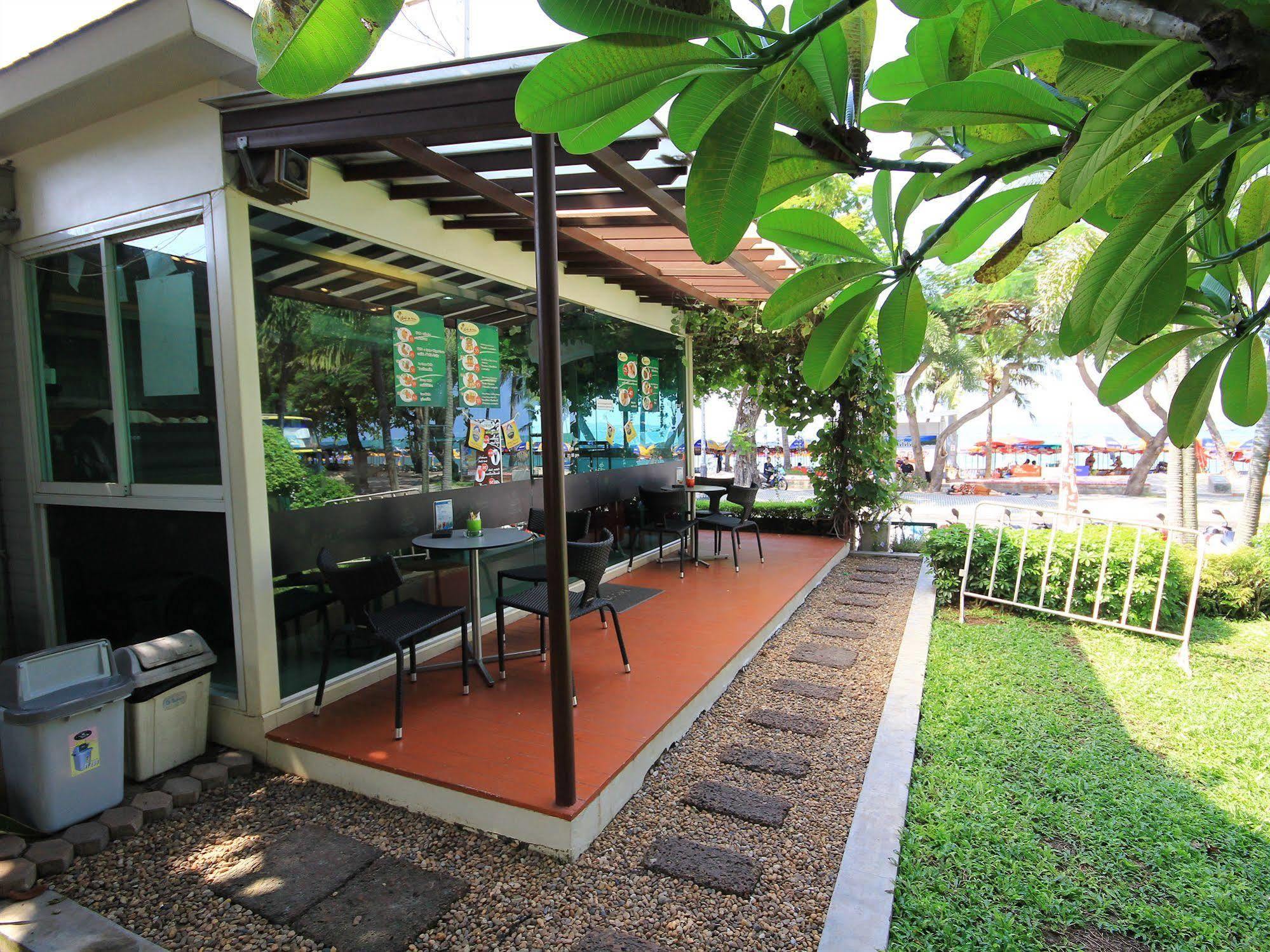 Twin Palms Resort Pattaya, Sha Extra Plus Certified Exterior photo