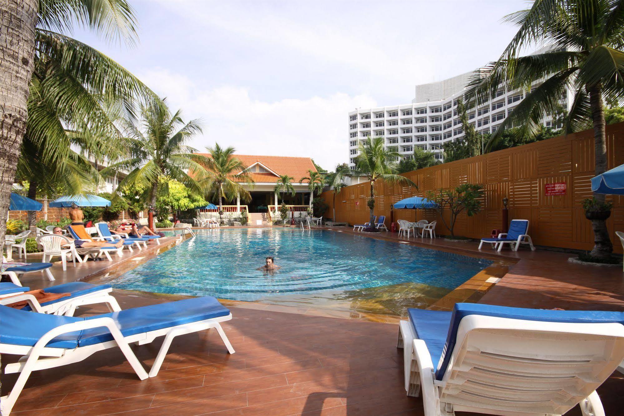 Twin Palms Resort Pattaya, Sha Extra Plus Certified Exterior photo